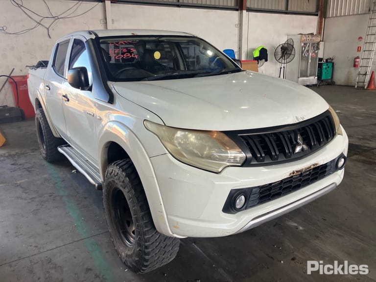 2015 Mitsubishi Triton